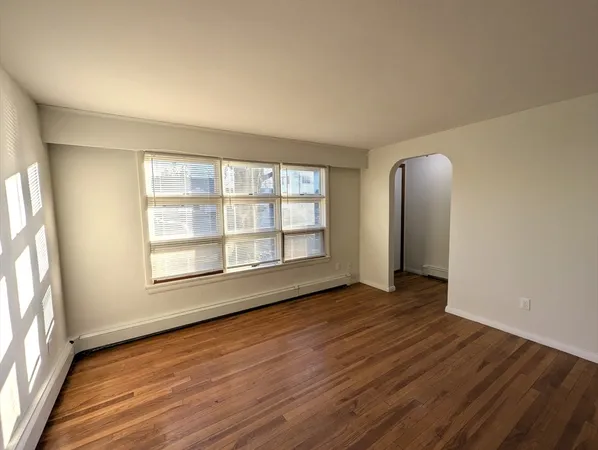 $1,600 | 44 Barrington Road, Unit 1, Longmeadow, MA 01106