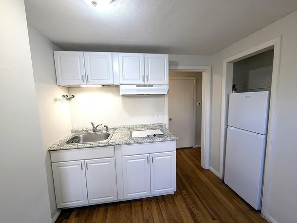 $1,600 | 44 Barrington Road, Unit 1, Longmeadow, MA 01106