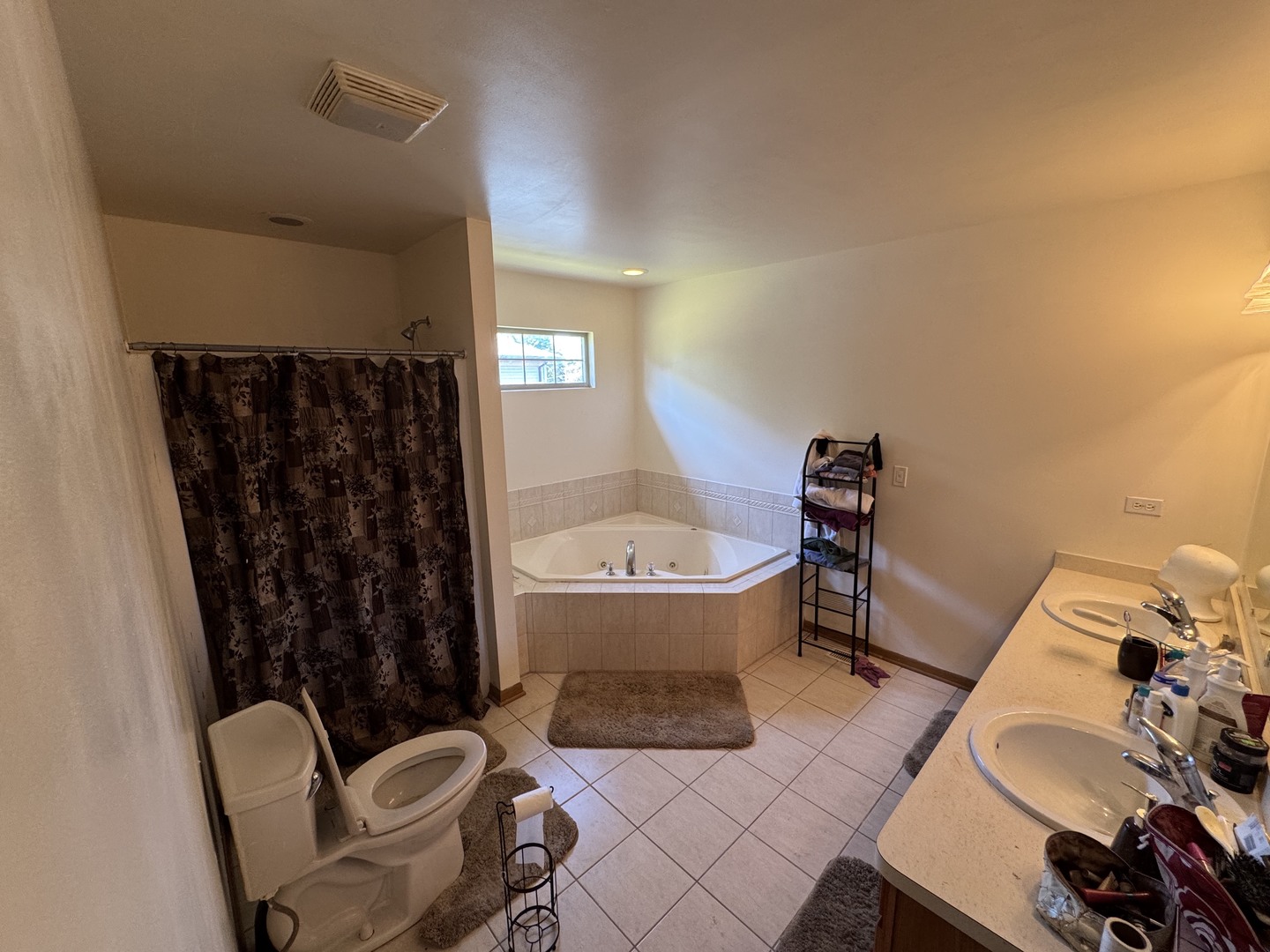 3831 West 154th Street Markham, IL 60428 - Photo 11 of 24 a bathroom with a sink mirror bathtub and toilet