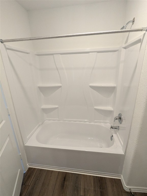 583 Commander Abbott Drive Jarrell, TX 76537 - Photo 14 of 24 a bathroom with a bathtub