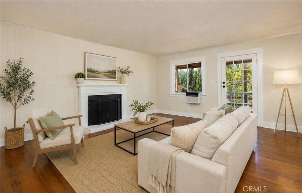 316 West Kenneth Road Glendale, CA 91202 - Photo 6 of 15 Virtually staged living room