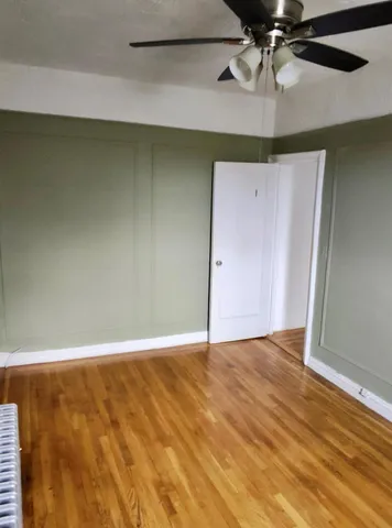 en empty room with wooden floor