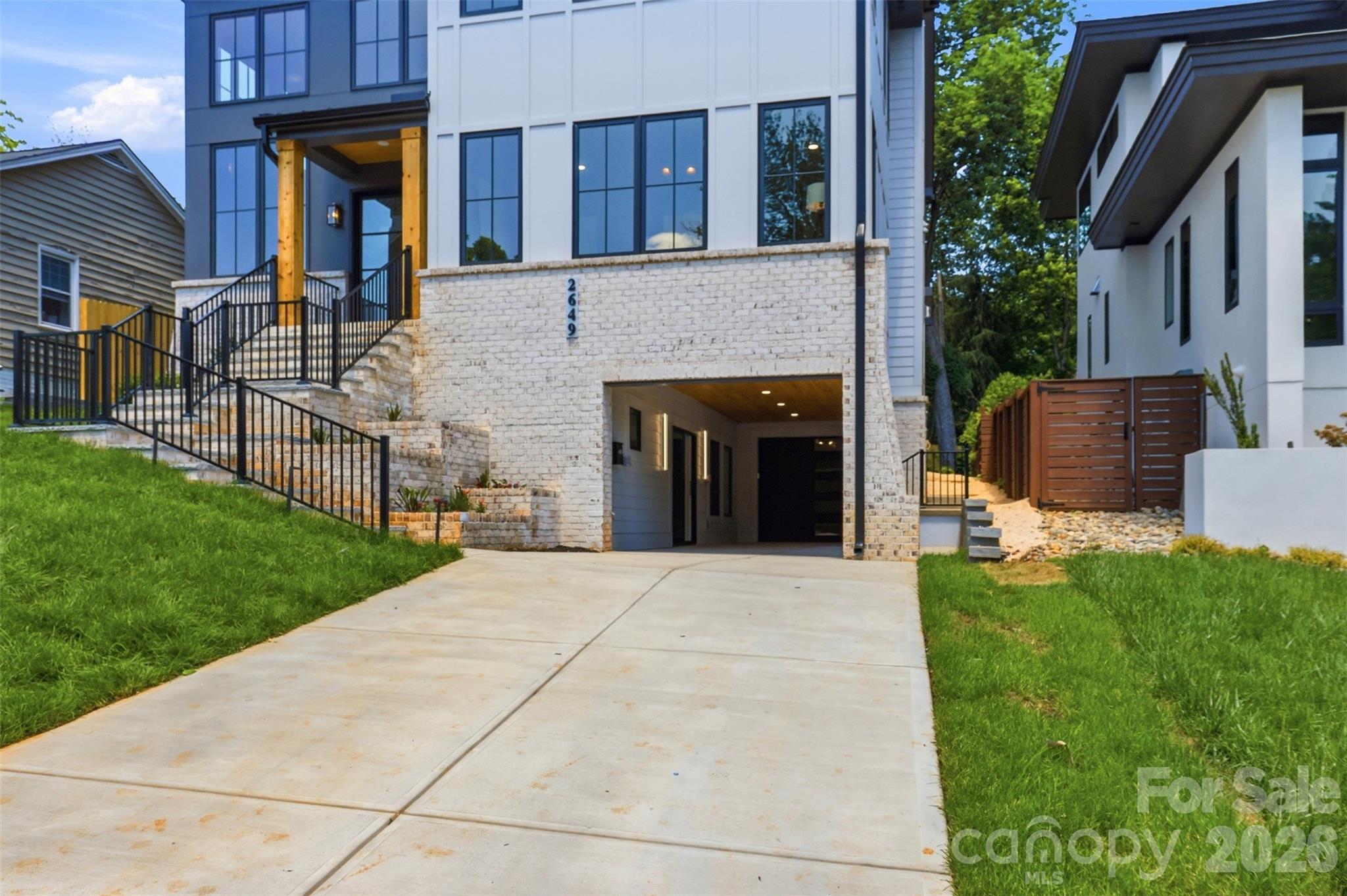 2649 Laburnum Avenue Charlotte, NC 28205 - Photo 4 of 48