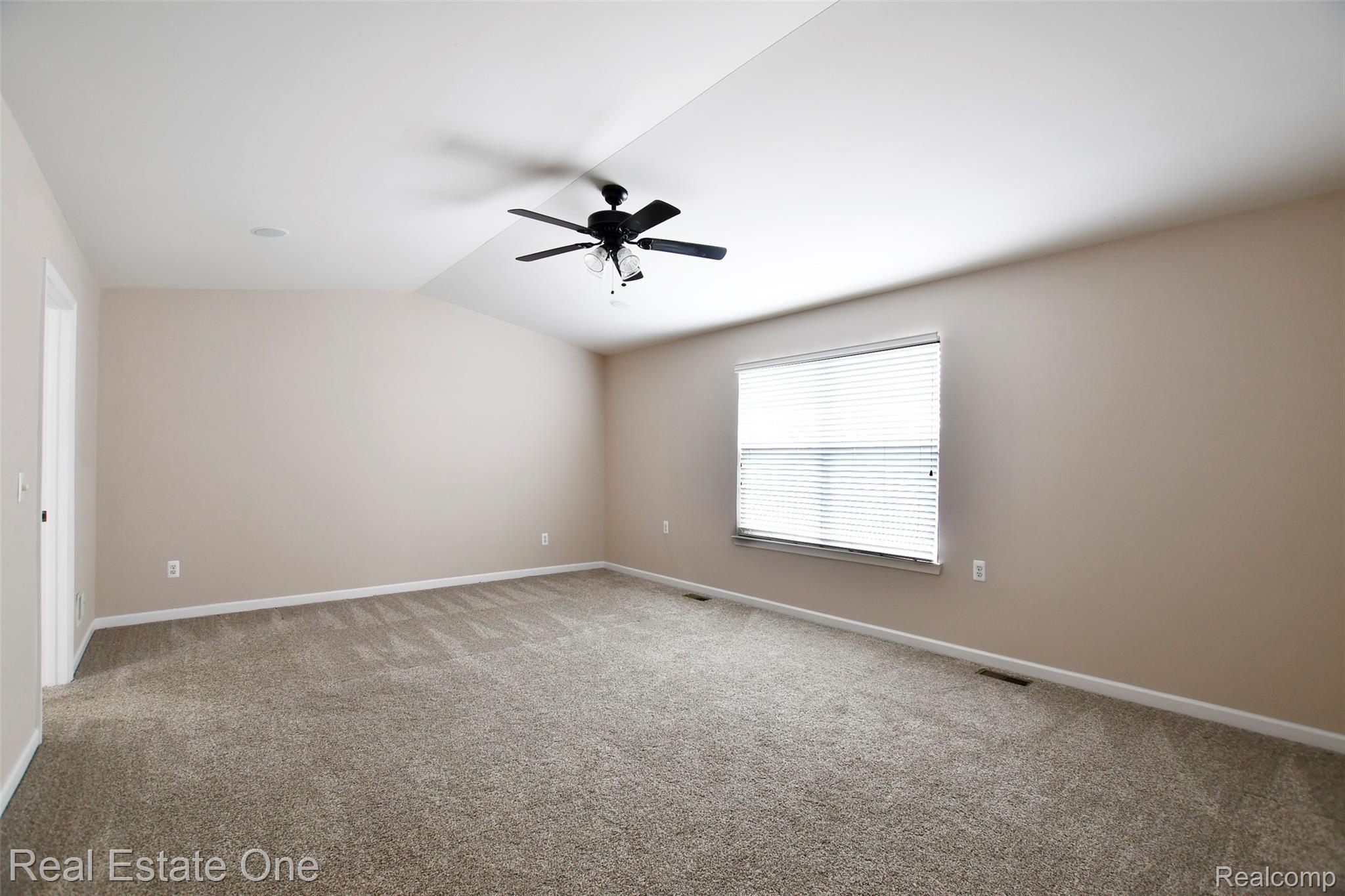 3202 Everett Drive Rochester, MI 48307 - Photo 23 of 28 Master Bedroom.jpg