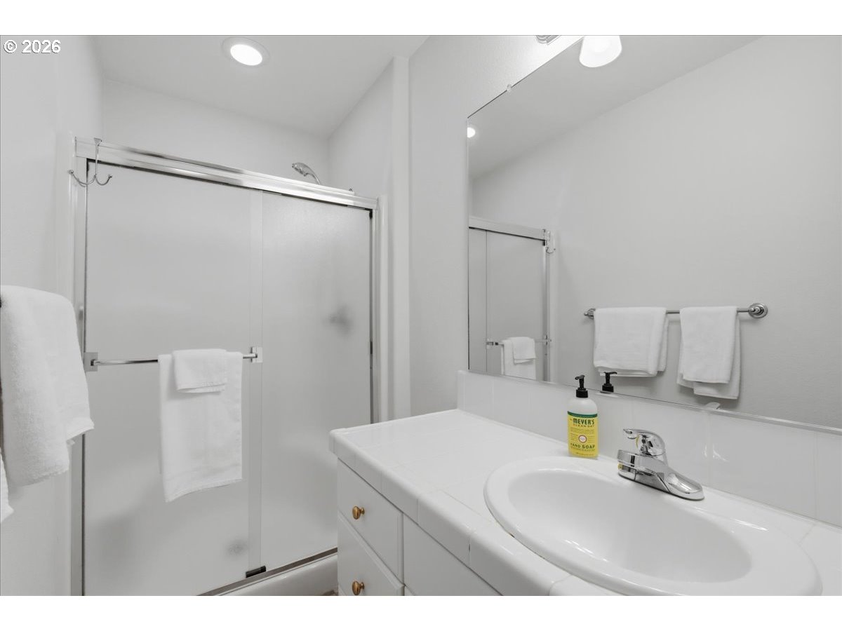 425 Northeast Roth Street Portland, OR 97211 - Photo 27 of 34 Gallery Image 27