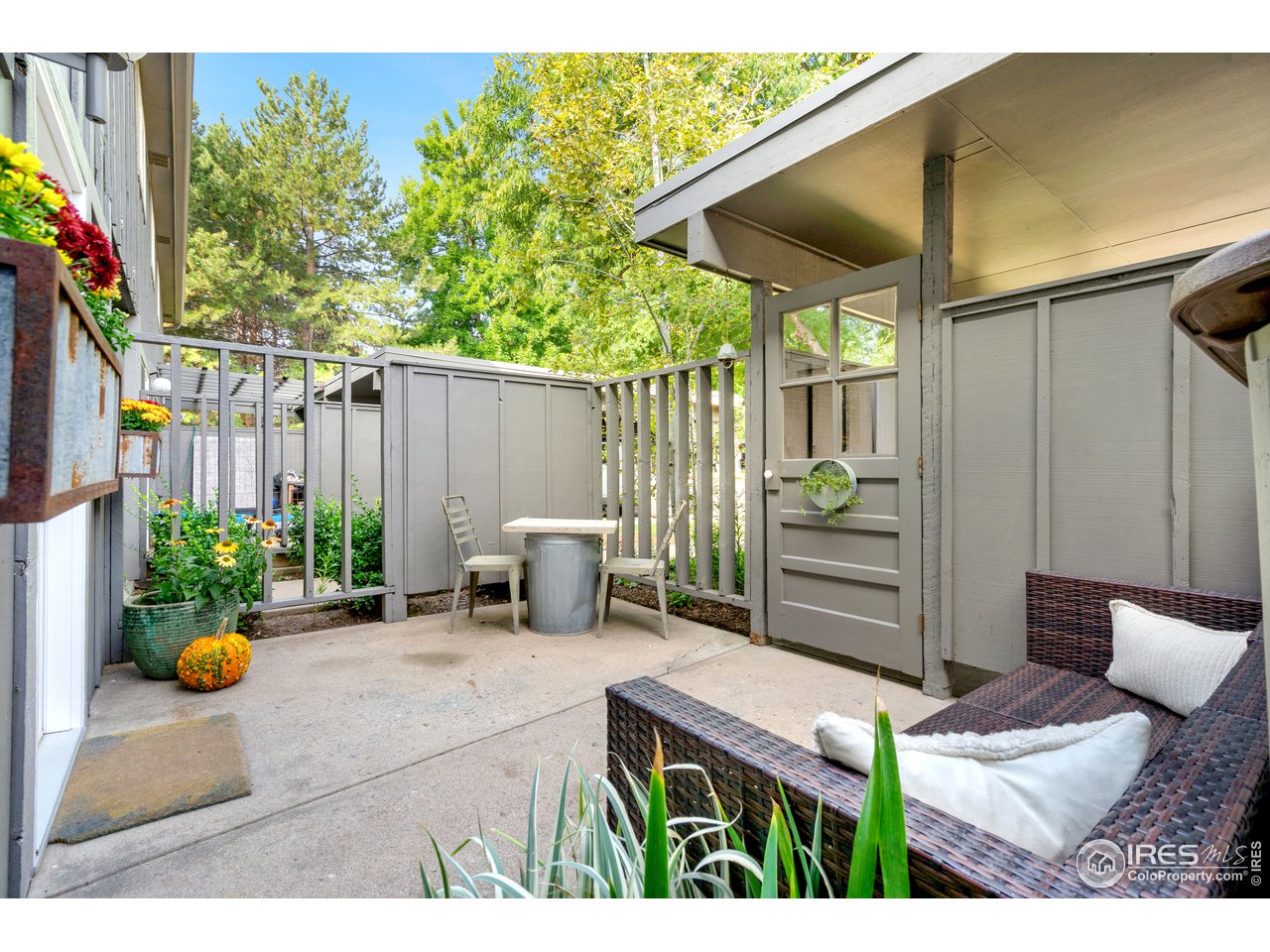 705 East Drake Road, Unit 39 Fort Collins, CO 80525 - Photo 20 of 23 a backyard of a house with table and chairs