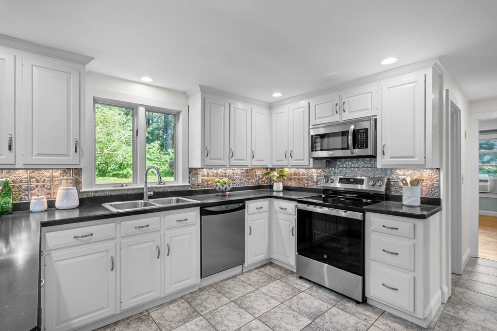 22 Main Street Norfolk, MA 02056 - Photo 11 of 42