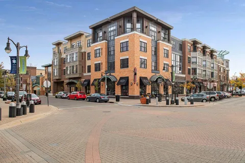$174,900 | 4820 Park Commons Drive, Unit 235, St. Louis Park, MN 55416