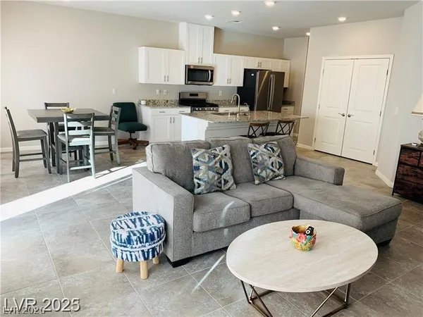 $2,500 | 7867 Pink Opal Avenue, Las Vegas, NV 89113