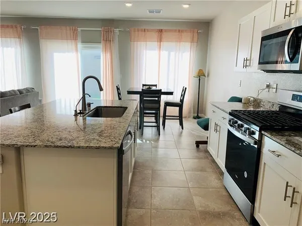 $2,500 | 7867 Pink Opal Avenue, Las Vegas, NV 89113