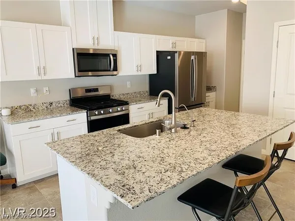 $2,500 | 7867 Pink Opal Avenue, Las Vegas, NV 89113