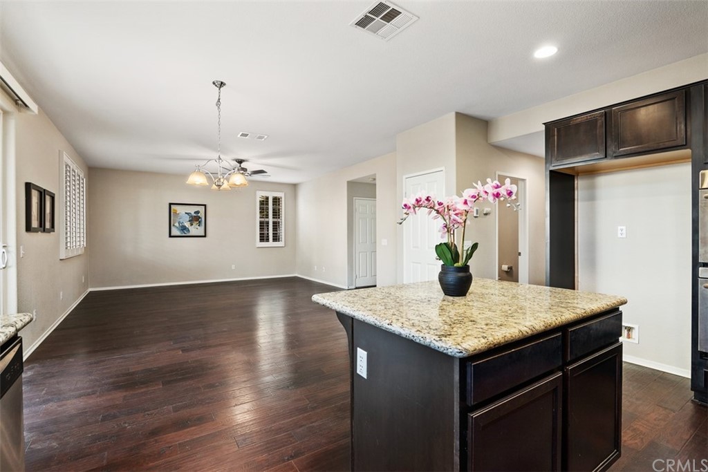 46945 Peach Tree Street Temecula, CA 92592 - Photo 9 of 32