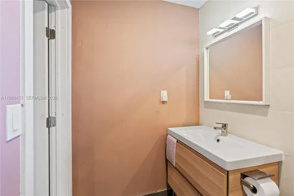 $3,400 | 2447 Wilson Street, Hollywood, FL 33020