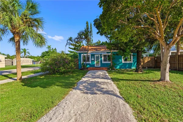 $3,400 | 2447 Wilson Street, Hollywood, FL 33020