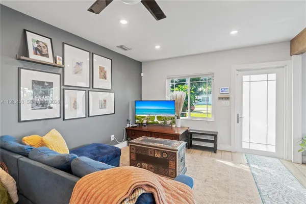 $3,400 | 2447 Wilson Street, Hollywood, FL 33020