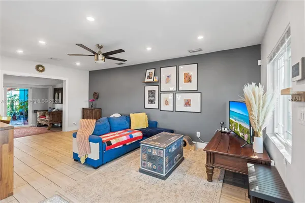 $3,400 | 2447 Wilson Street, Hollywood, FL 33020