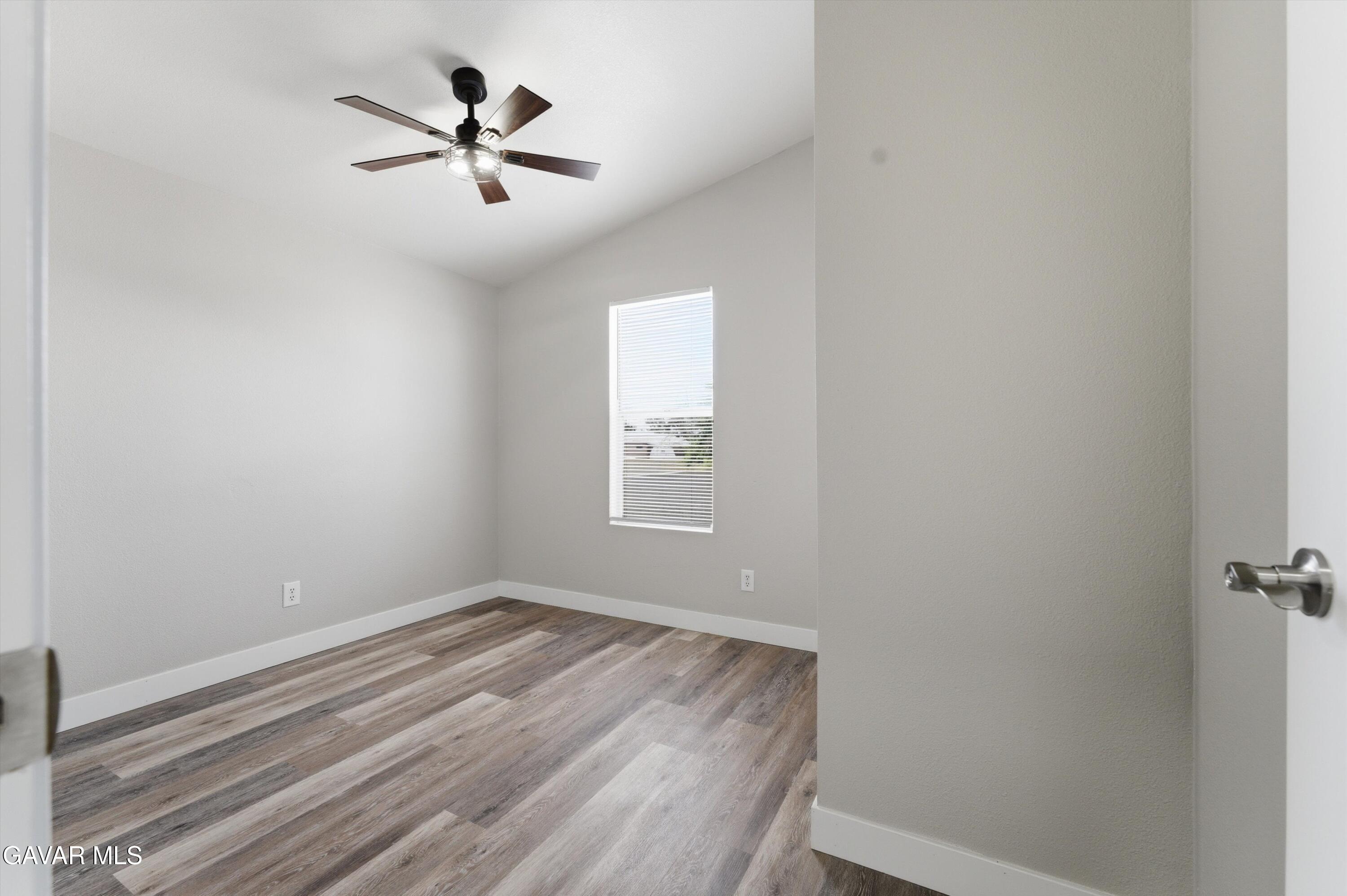 20843 Waalew Road Apple Valley, CA 92307 - Photo 19 of 40 an empty room with ceiling fan and window