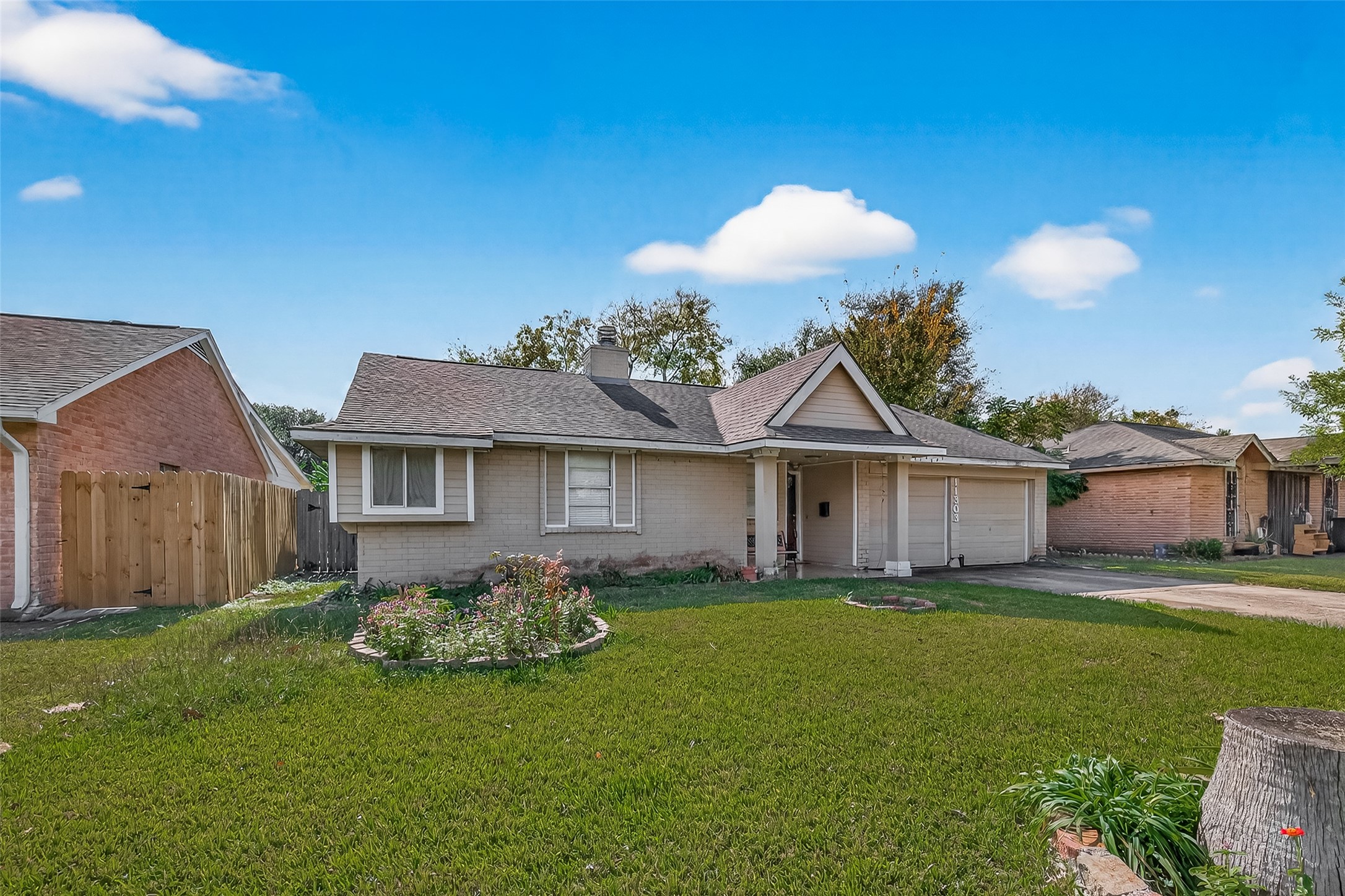 11303 Riderwood Drive Houston, TX 77099 - Photo 2 of 17