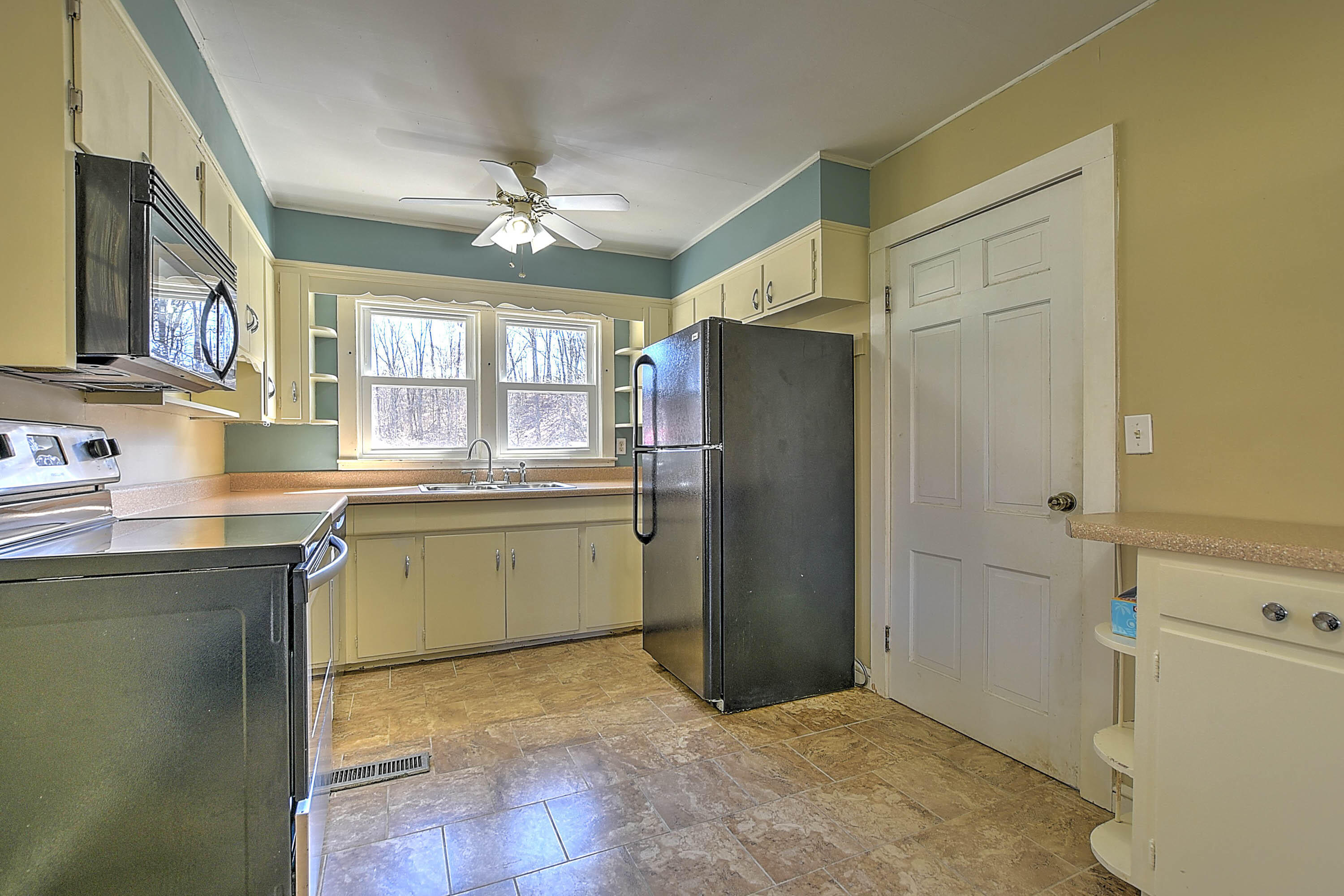 320 Greystone Road Greeneville, TN 37743 - Photo 11 of 28 320 Greystone-12
