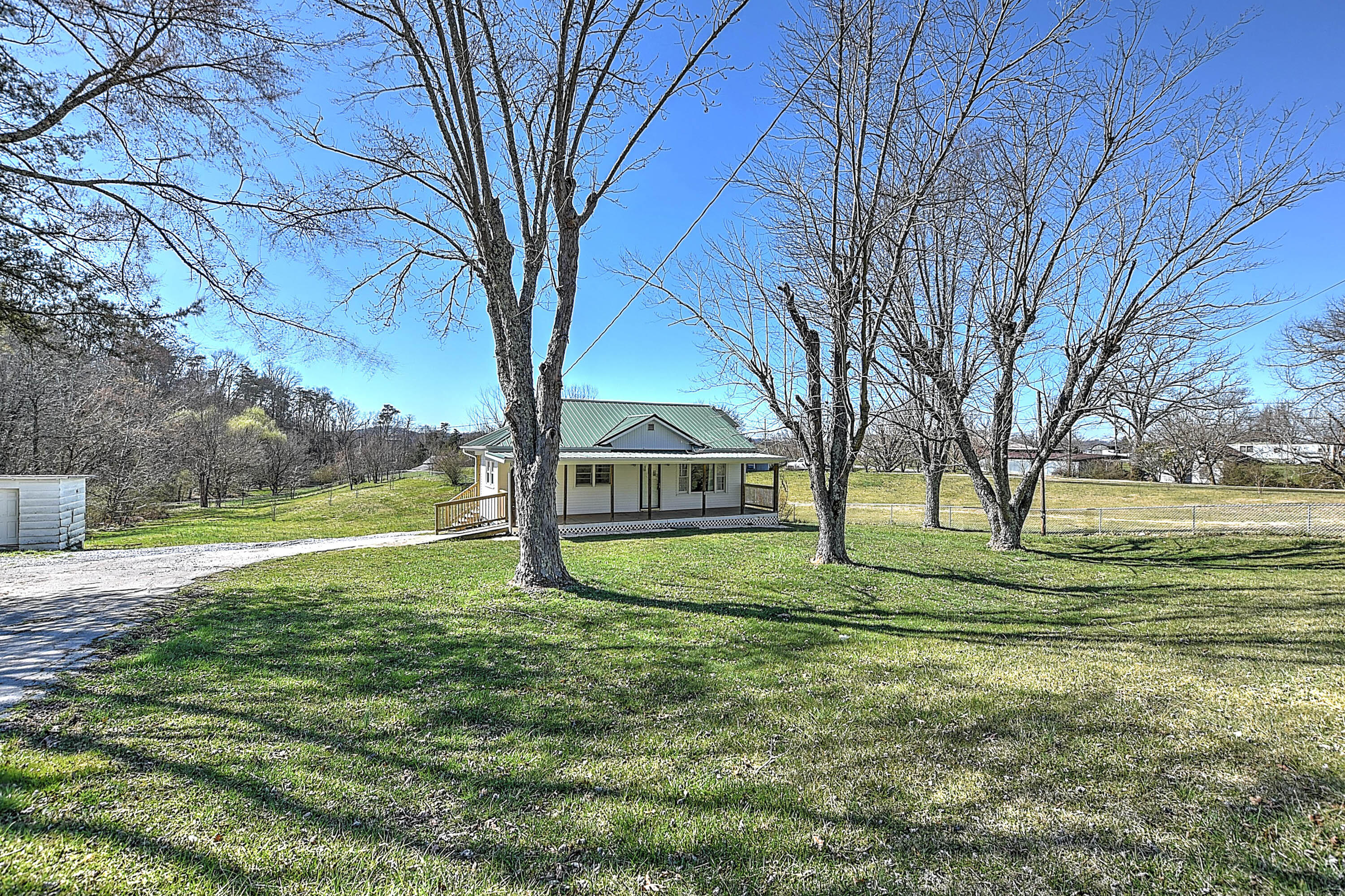 320 Greystone Road Greeneville, TN 37743 - Photo 2 of 28 320 Greystone
