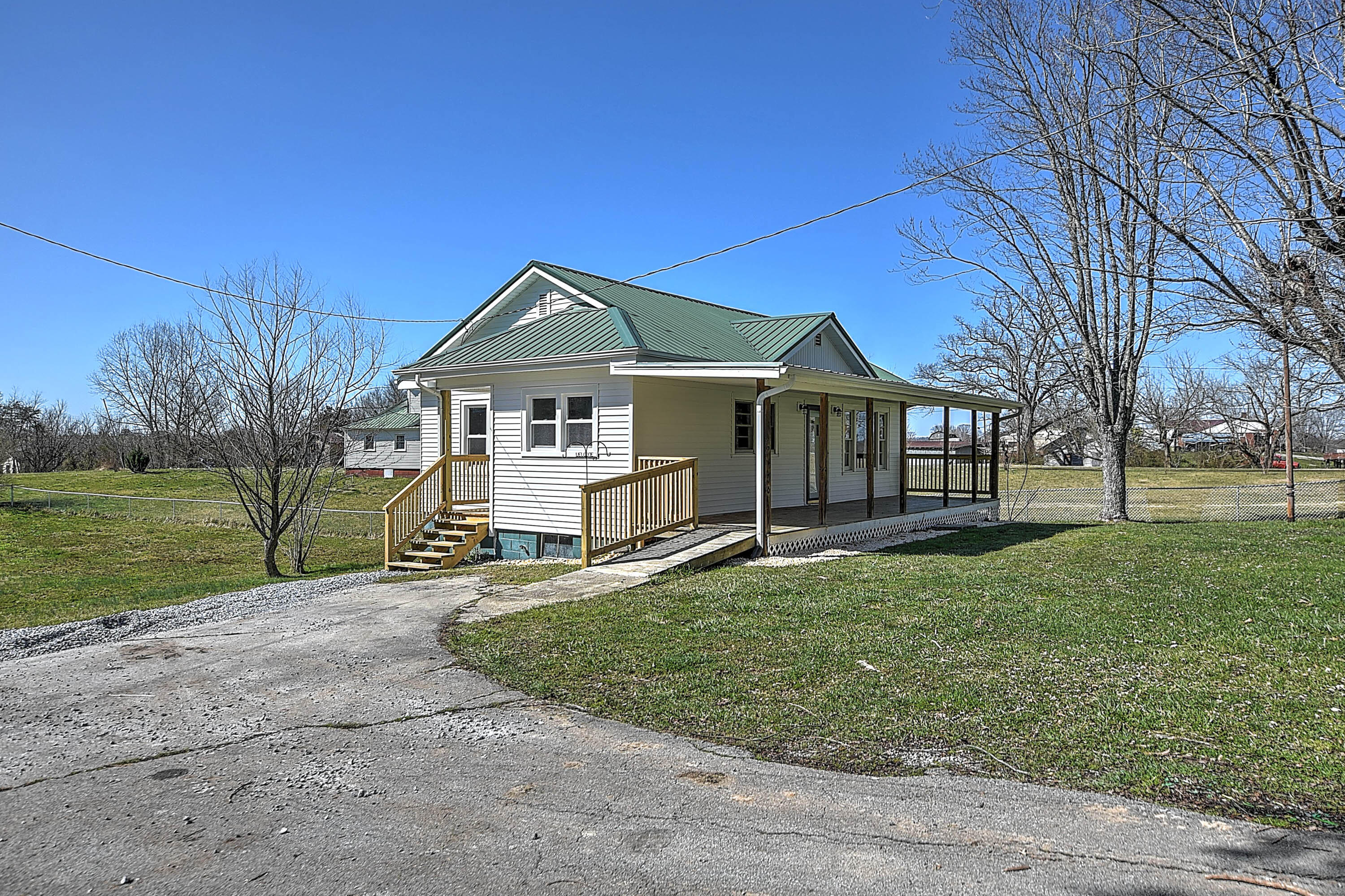 320 Greystone Road Greeneville, TN 37743 - Photo 3 of 28 320 Greystone-5
