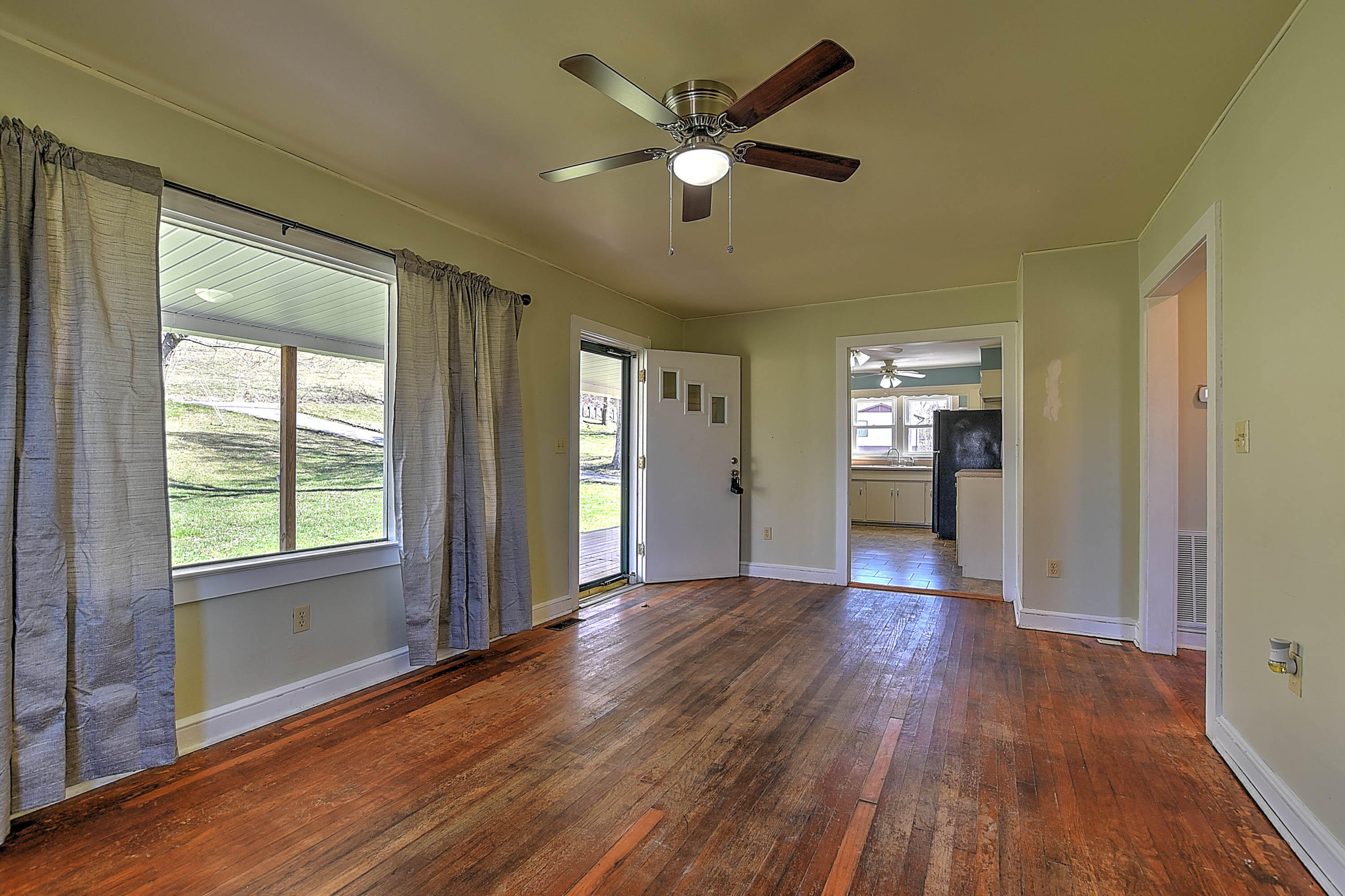 320 Greystone Road Greeneville, TN 37743 - Photo 7 of 28 320 Greystone-10