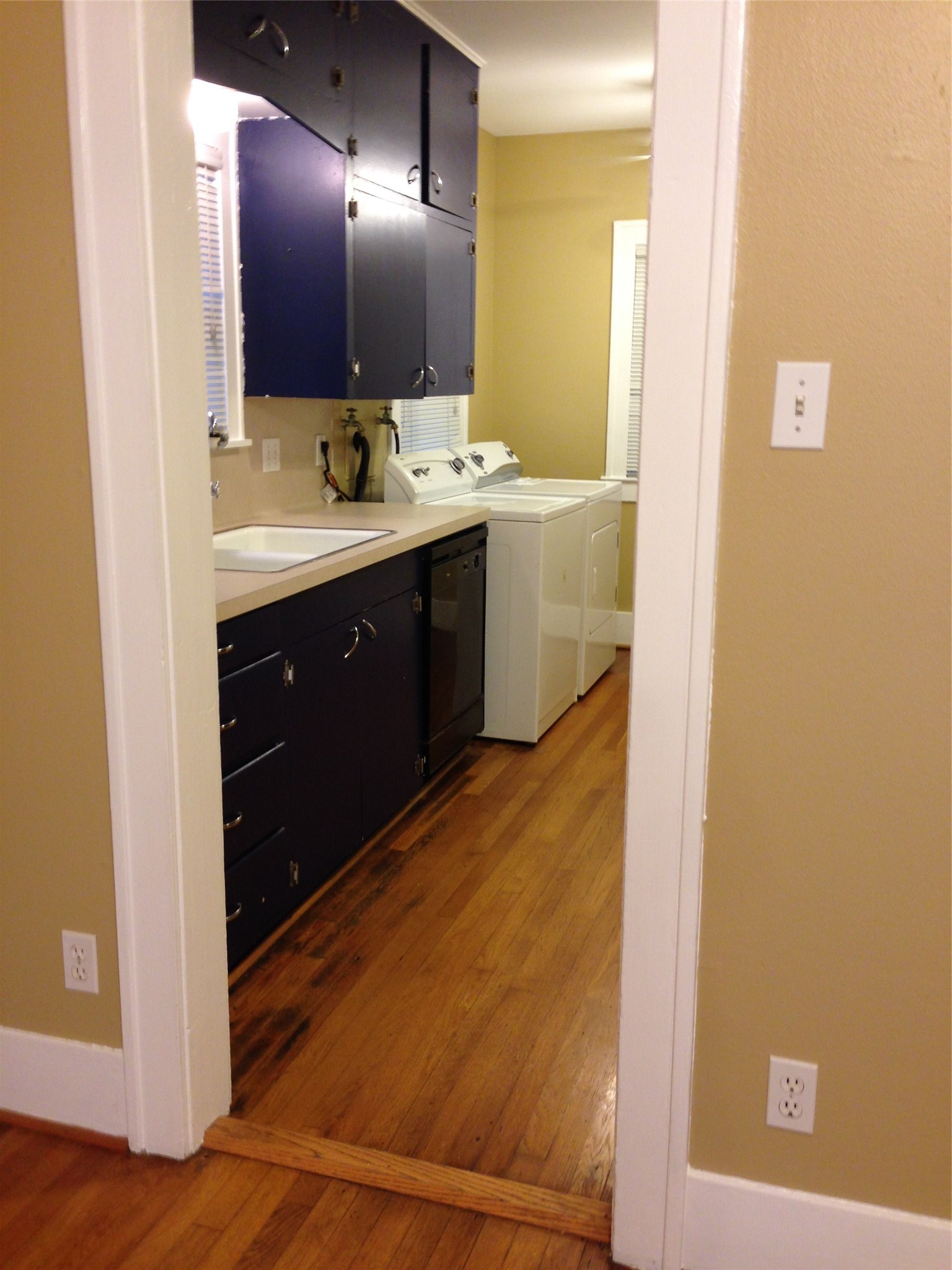 1719 Dunlavy Street Houston, TX 77006 - Photo 8 of 16 a bathroom with a double vanity sink and mirror