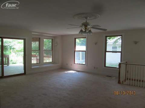 312 North Seymour Road Flushing, MI 48433 - Photo 8 of 12 20369189-7.JPG