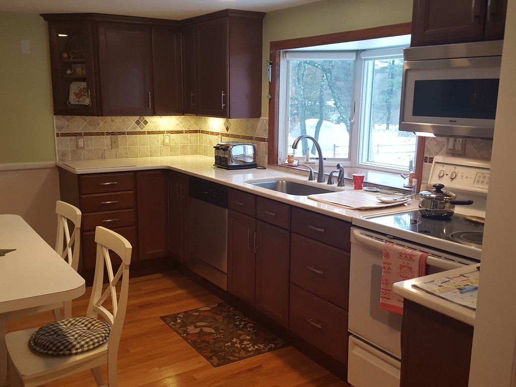 5 MacIntosh Road Bedford, MA 01730 - Photo 2 of 28 Gallery Image 2