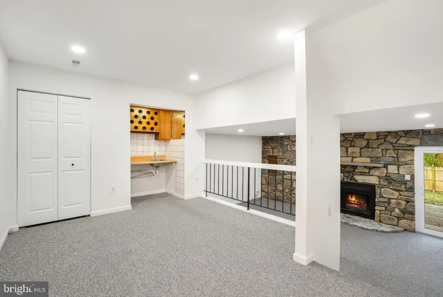 a view of livingroom with furniture