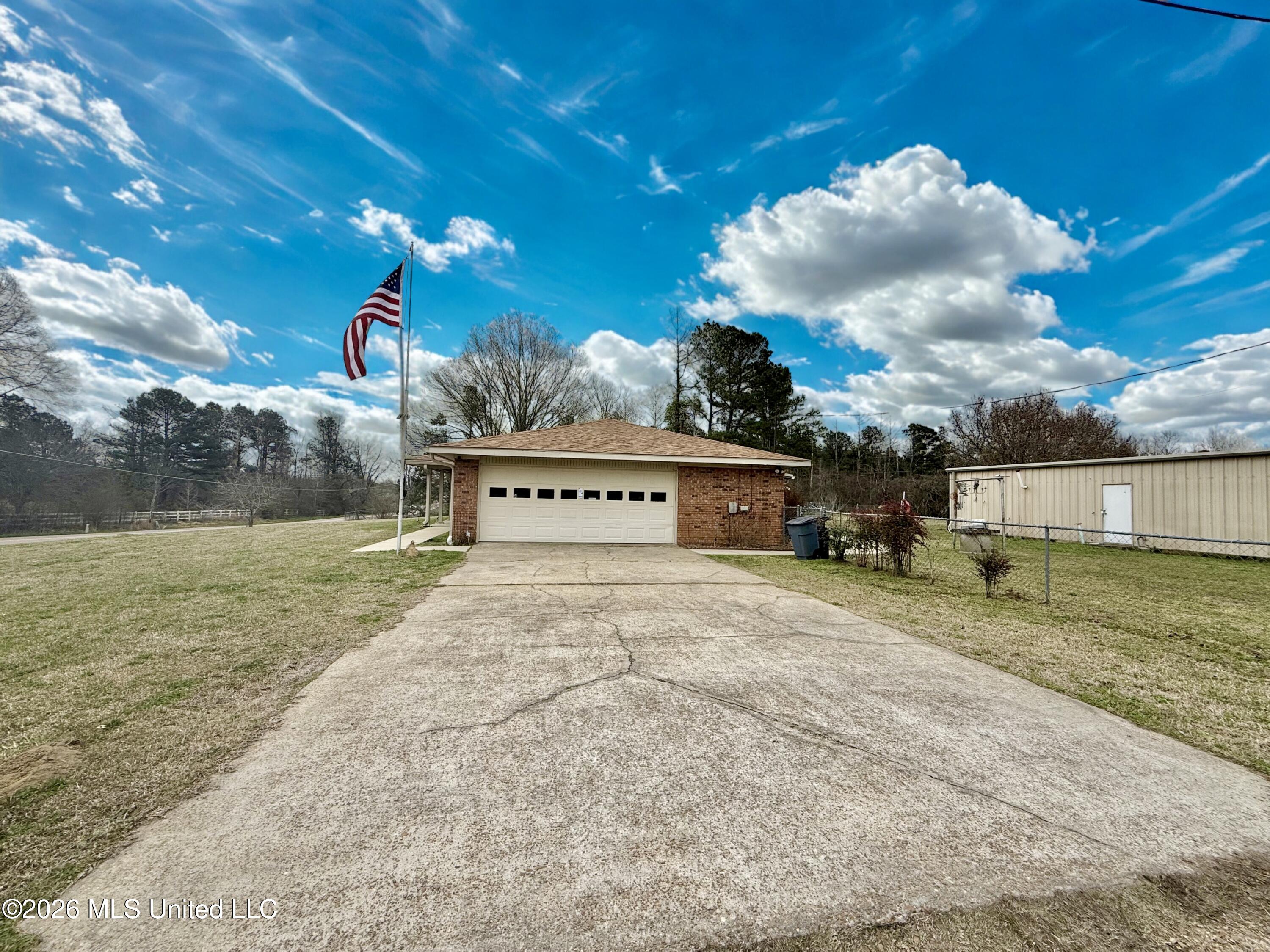 1068 East Gallman Road Hazlehurst, MS 39083 - Photo 5 of 49 c6eff7f3-349a-4692-a693-36d6393515ad