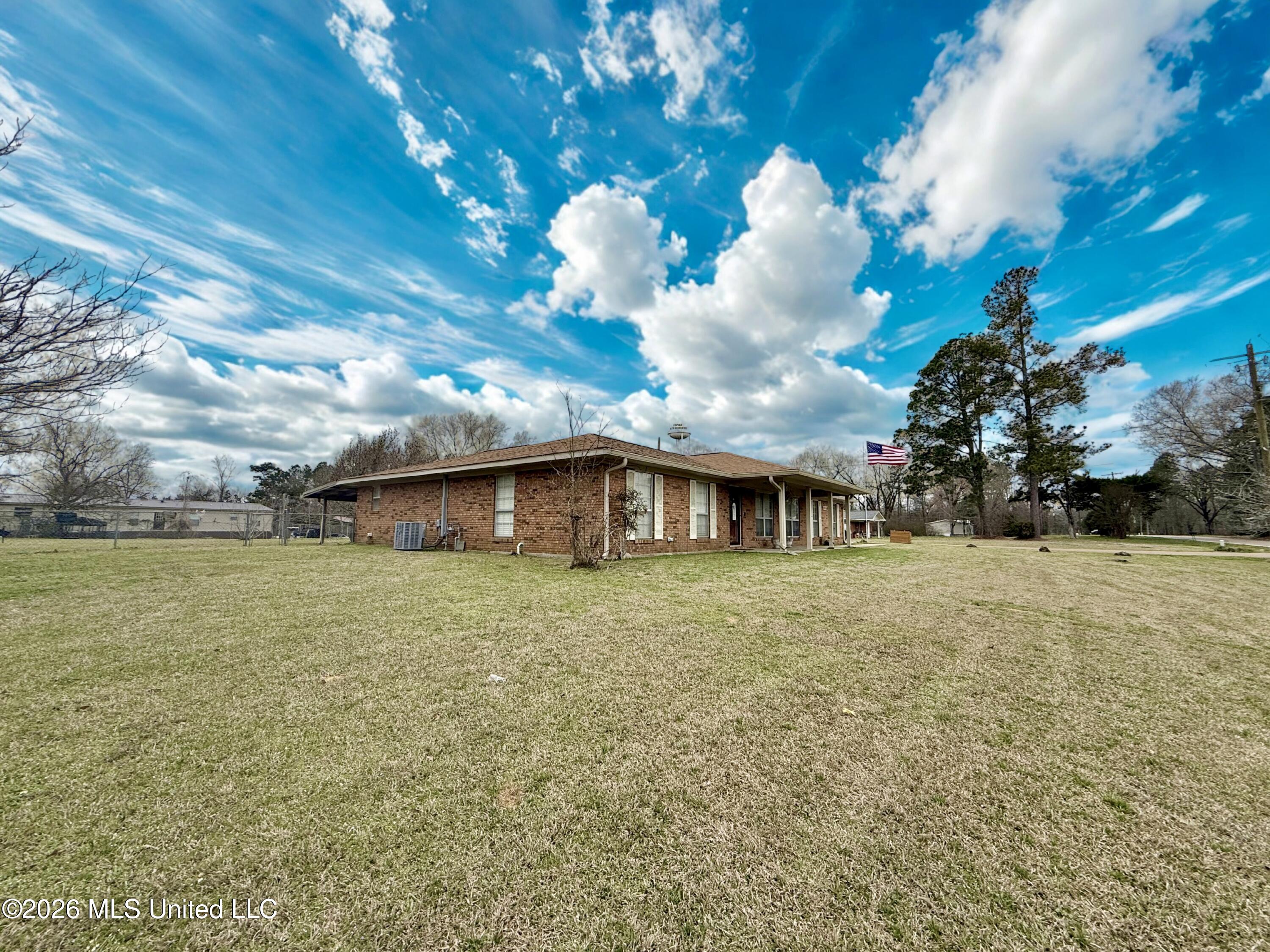 1068 East Gallman Road Hazlehurst, MS 39083 - Photo 6 of 49 e05cf3a4-166b-4e88-9246-34a68835774d
