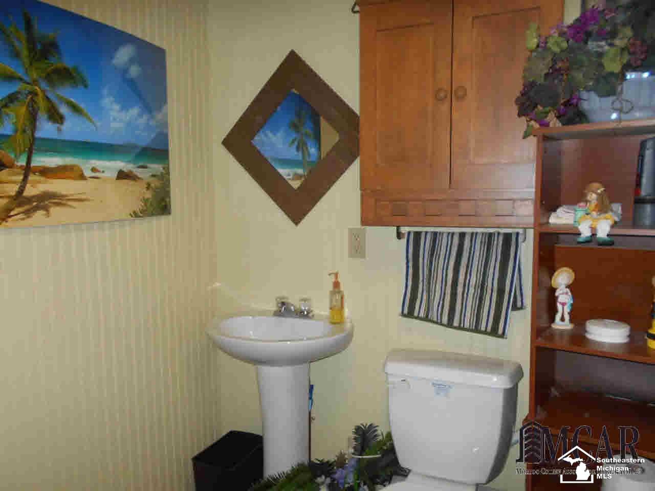 1225 Rutledge Drive Temperance, MI 48182 - Photo 23 of 24 21289909-22.JPG
