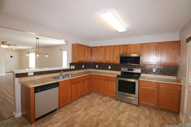 $1,800 | 7815 Liberty Horse, Selma, TX 78154