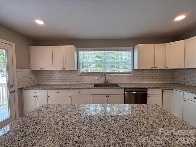 $2,100 | 931 East Front Street, Statesville, NC 28677