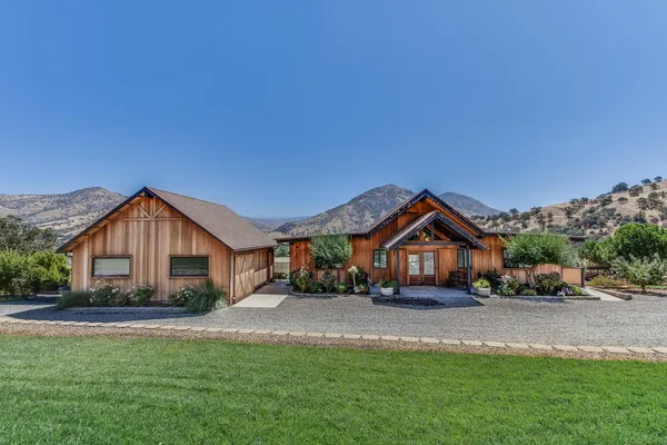 $564,900 | 7042 Palomino Drive, Sanger, CA 93657