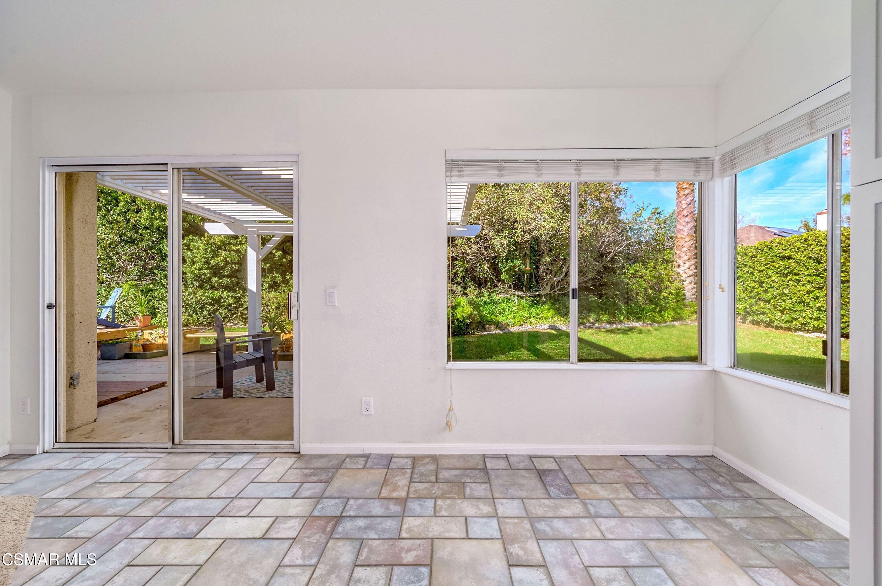 3125 Calusa Avenue Simi Valley, CA 93063 - Photo 14 of 46 3125 Calusa - Breakfast Nook