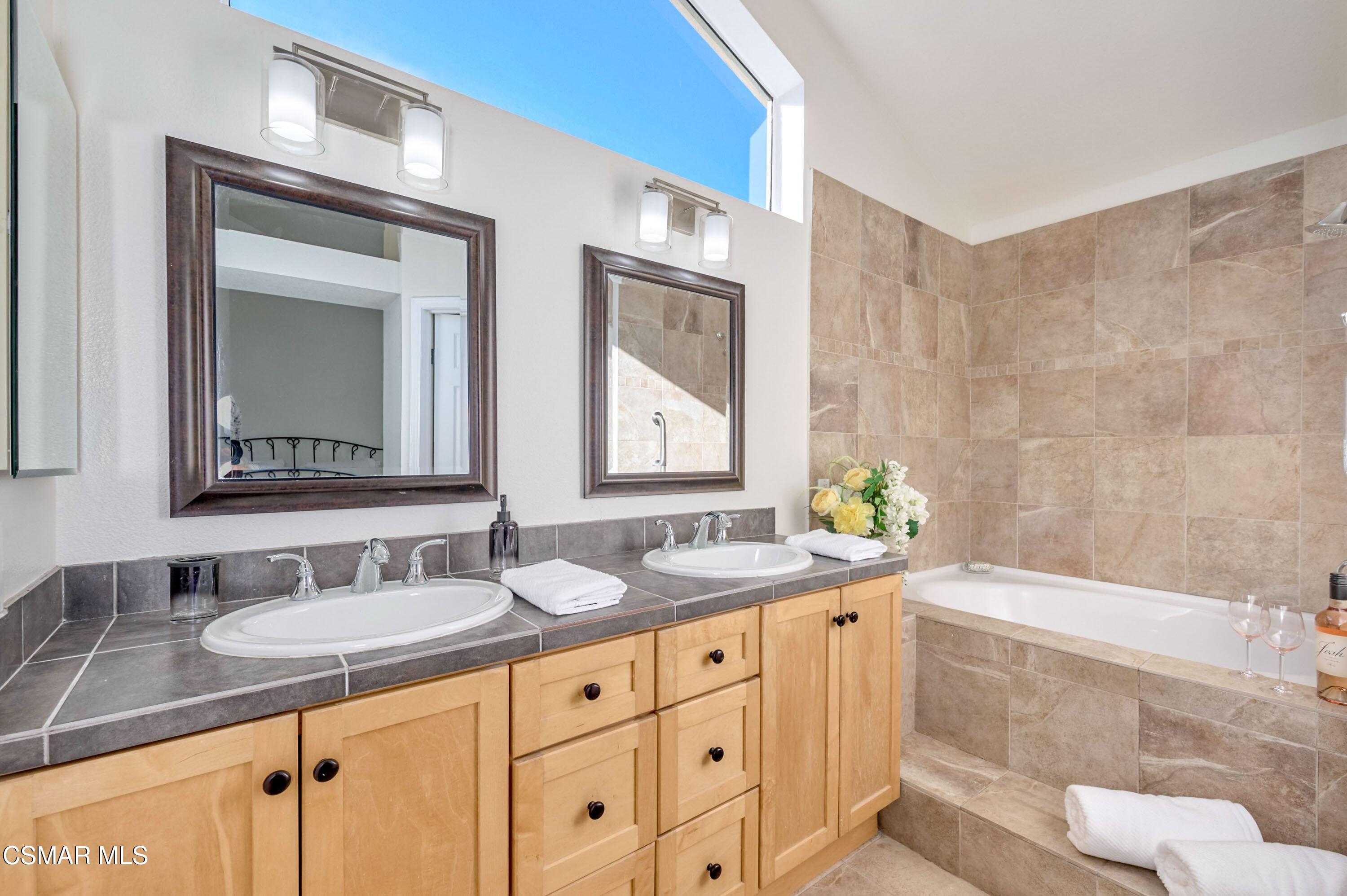 3125 Calusa Avenue Simi Valley, CA 93063 - Photo 19 of 46 3125 Calusa – Primary Bath