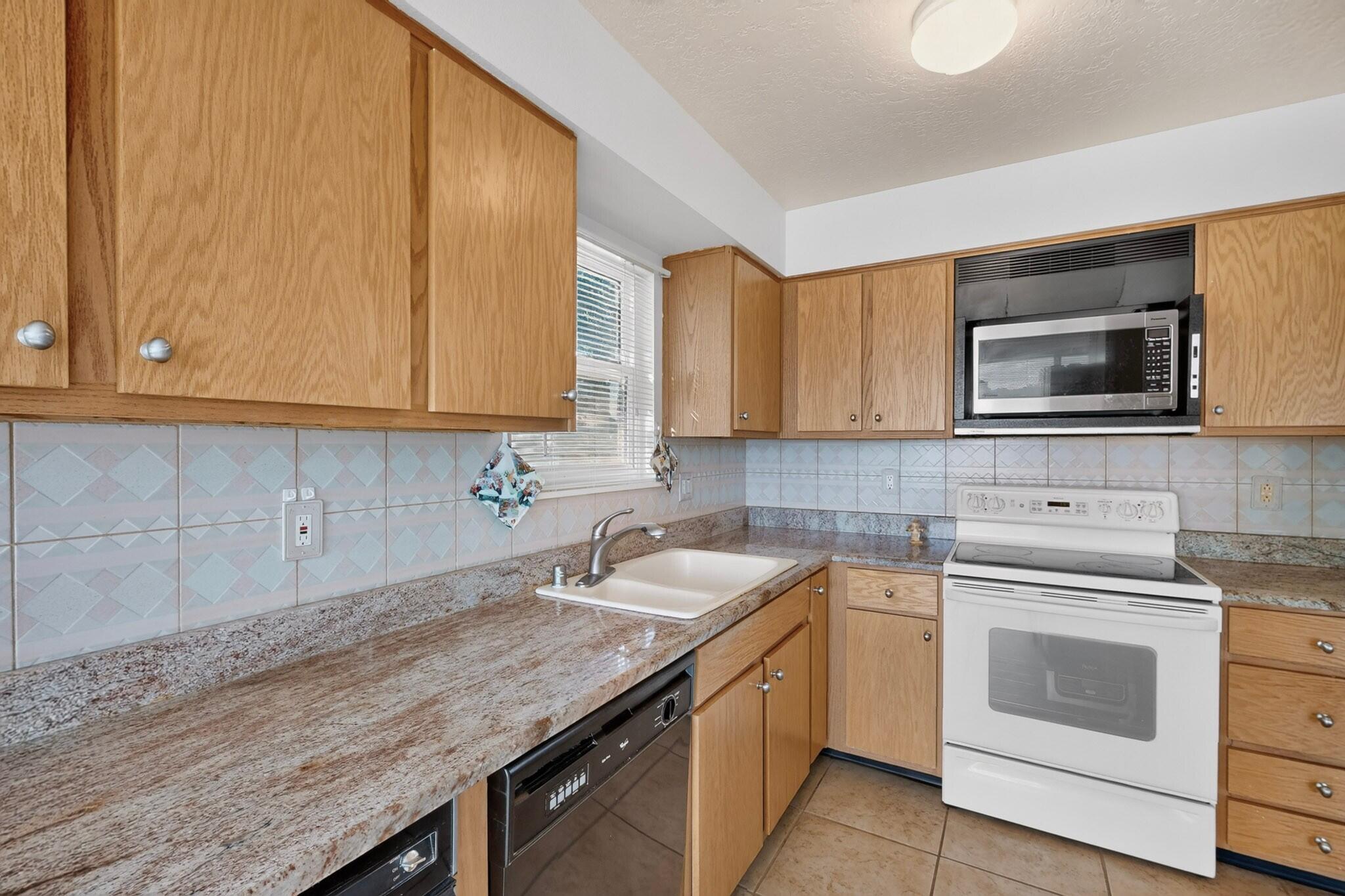 628 Eastlake Drive Southeast Rio Rancho, NM 87124 - Photo 18 of 48 Gallery Image 18