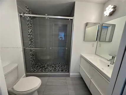 $2,000 | 8020 North Nob Hill Road, Unit 204, Tamarac, FL 33321