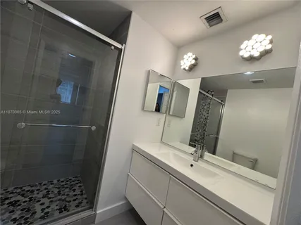 $2,000 | 8020 North Nob Hill Road, Unit 204, Tamarac, FL 33321