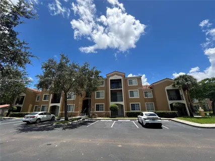 $2,000 | 8020 North Nob Hill Road, Unit 204, Tamarac, FL 33321