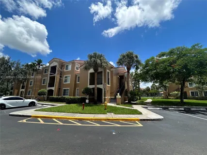 $2,000 | 8020 North Nob Hill Road, Unit 204, Tamarac, FL 33321