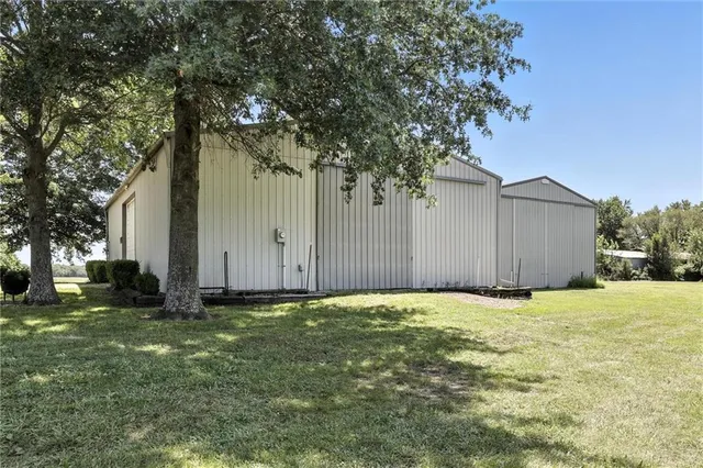 $1,300,000 | 7580 Southeast King Road, Holt, MO 64048