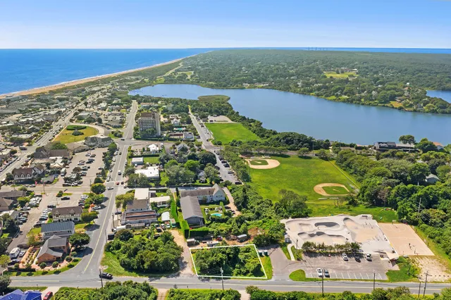 $950,000 | 90 South South Erie Avenue, Montauk, NY 11954