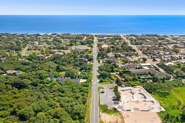 $950,000 | 90 South South Erie Avenue, Montauk, NY 11954