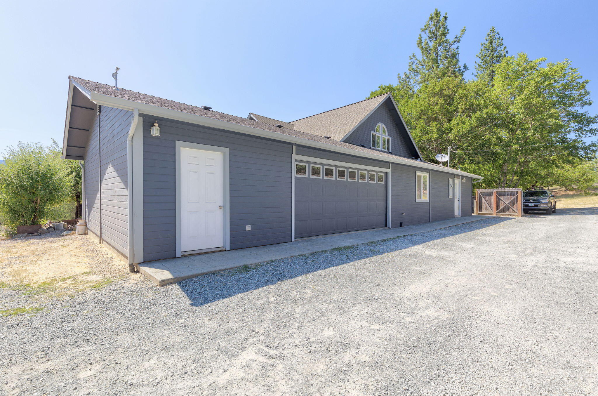 726 Earhart Road Rogue River, OR 97537 - Photo 3 of 35 03-web-or-mls-726-earhart-rd