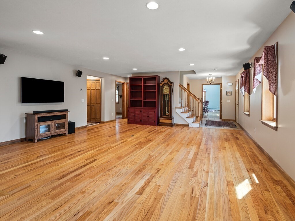 19 Bennetts Road Sturbridge, MA 01566 - Photo 11 of 42