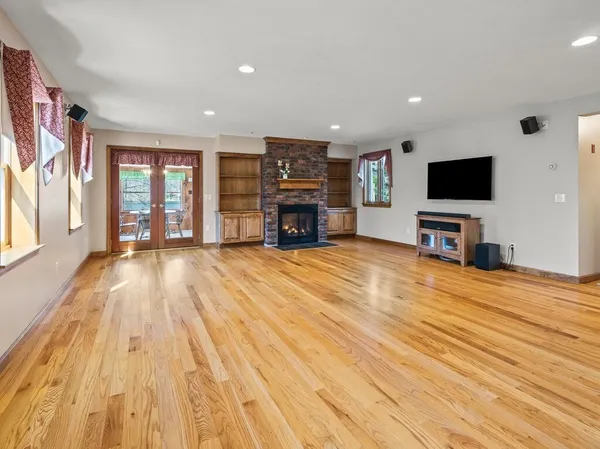 $895,000 | 19 Bennetts Road, Sturbridge, MA 01566