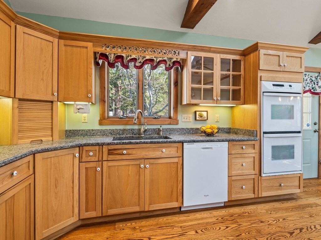 19 Bennetts Road Sturbridge, MA 01566 - Photo 6 of 42